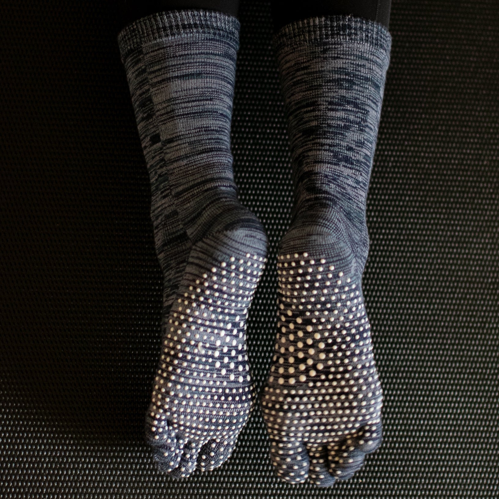 Regnsncox | Five-Toe Cotton Crew Socks with Textured Sole and Smooth Yarn Blend