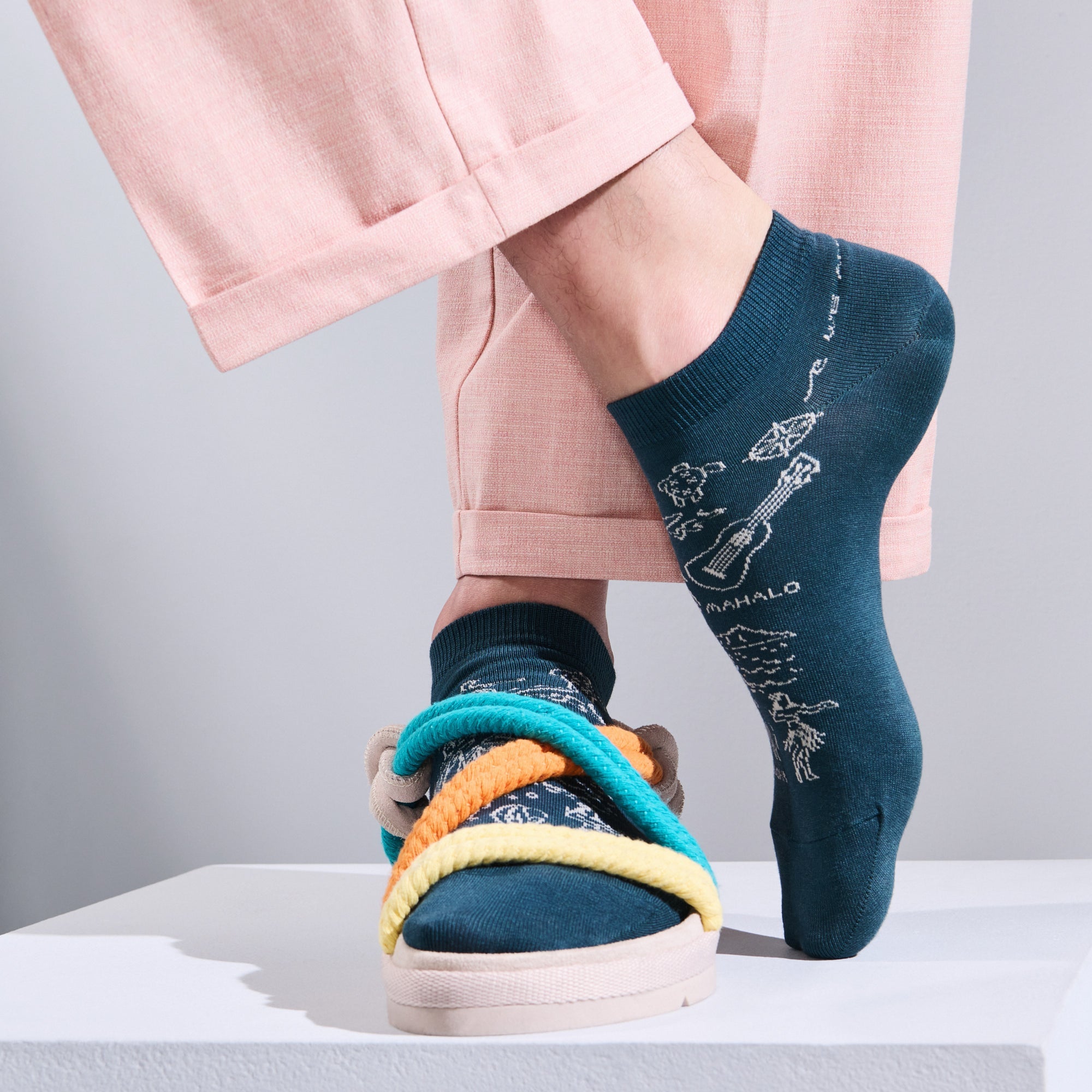 Regnsncox | Cotton Ankle Socks with Retro Island Pattern Design