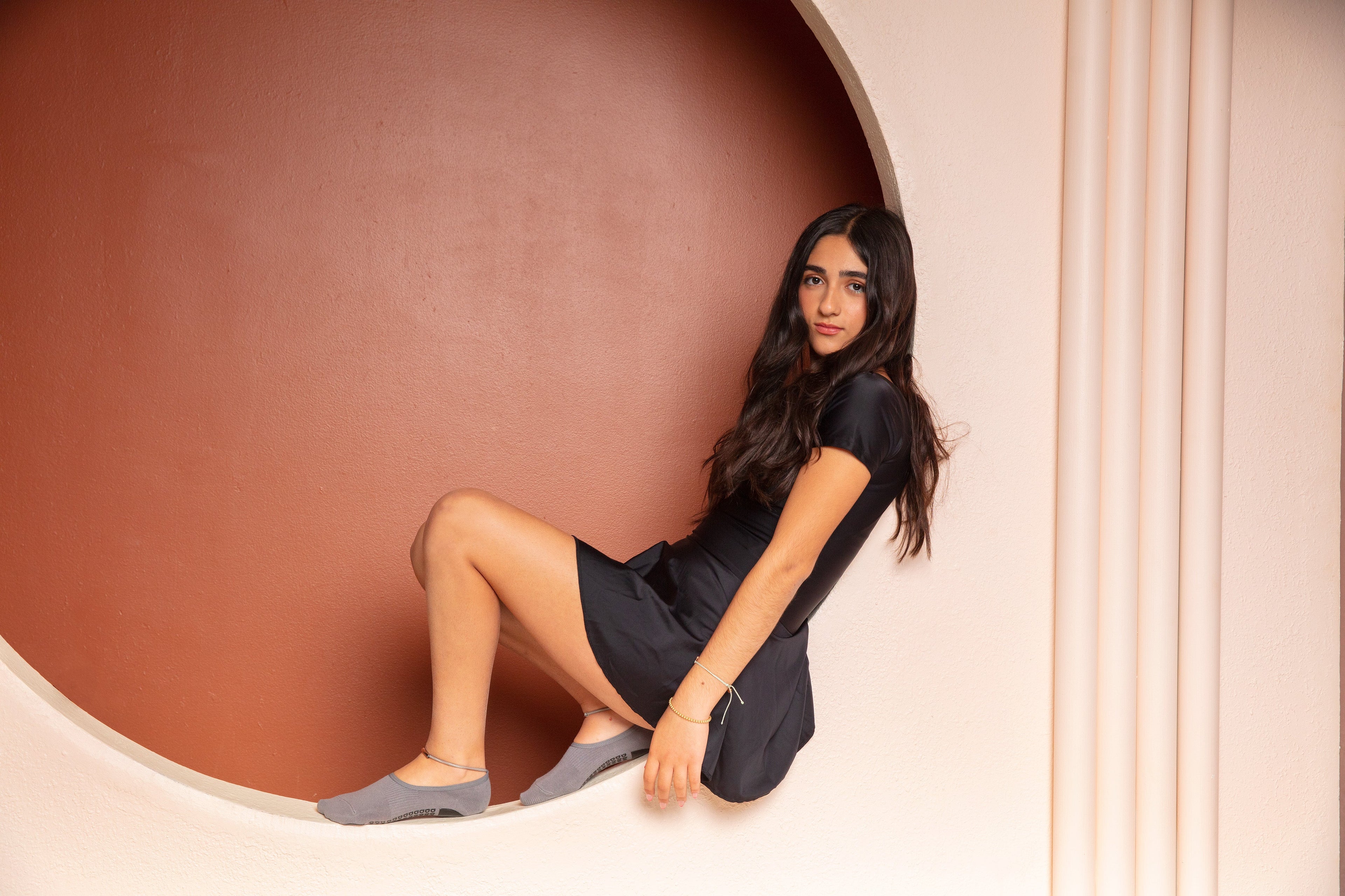 Regnsncox | Women’s Grip Socks with Elastic Ankle Strap and Metallic Detail