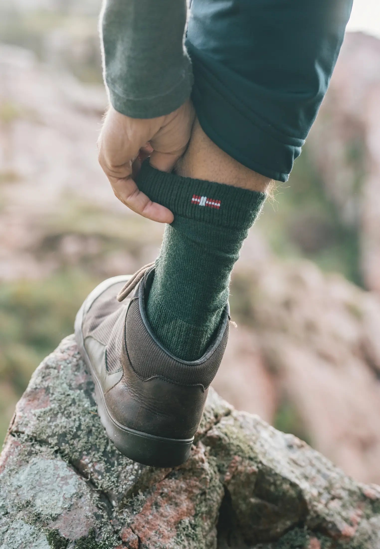 Regnsncox | Merino Wool Blend Hiking Crew Socks for Outdoor Wear