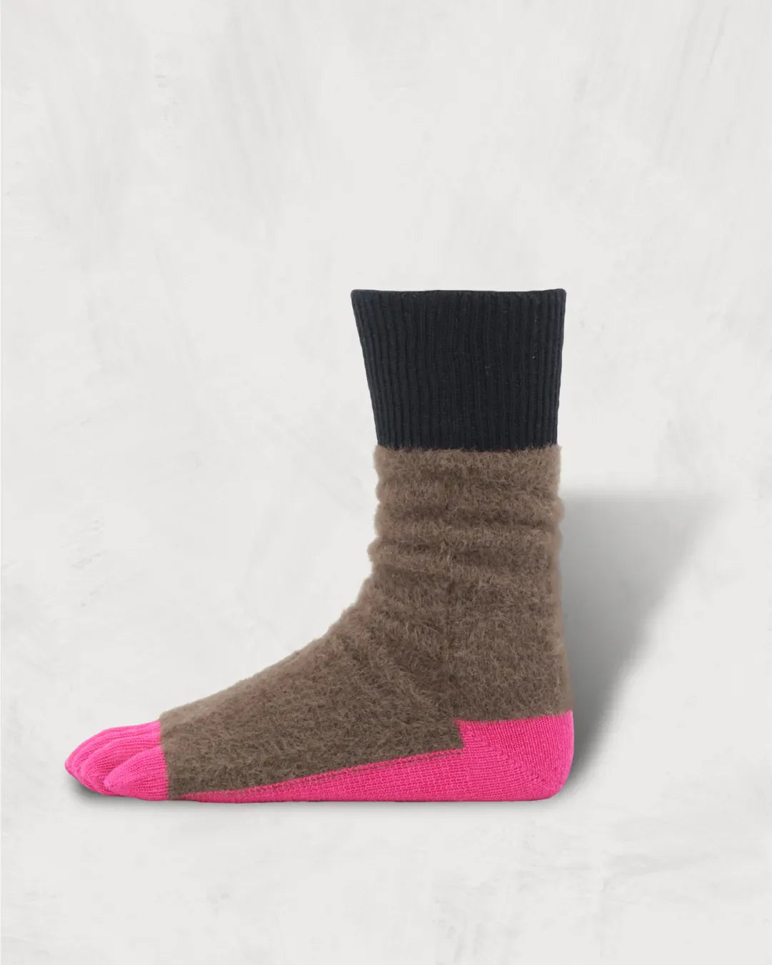 Regnsncox | Artistic Five-Toe Socks Inspired by Primate Foot Form