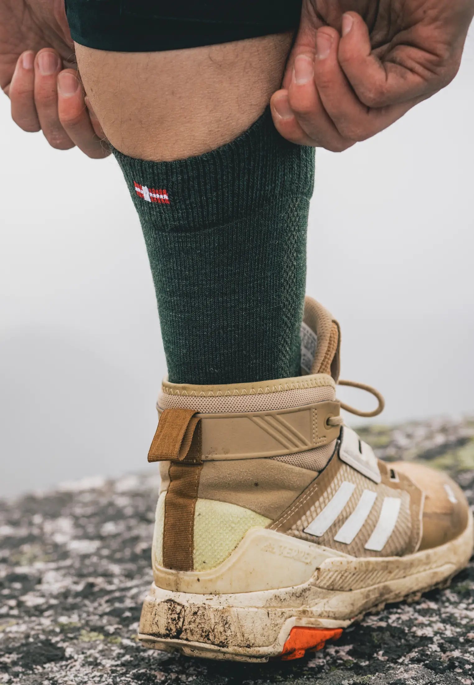 Regnsncox | Merino Wool Blend Hiking Crew Socks for Outdoor Wear