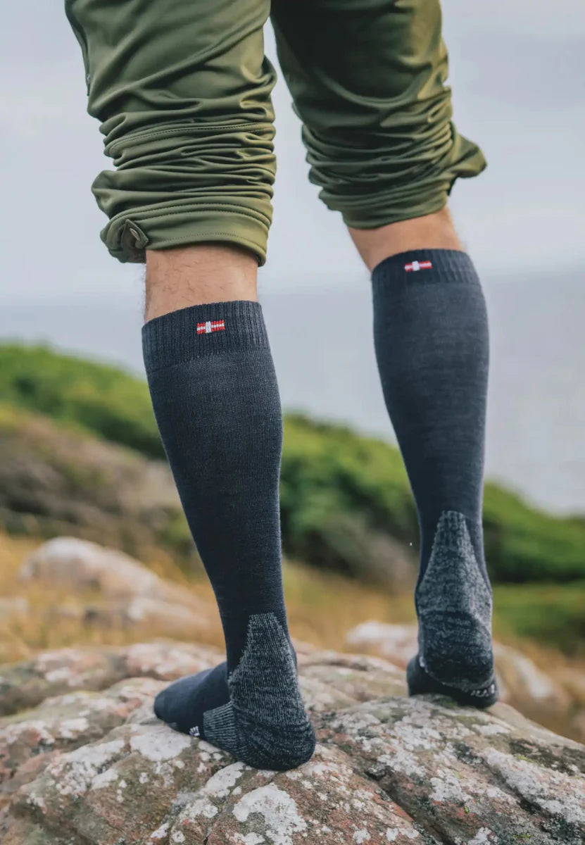 Regnsncox | Knee-High Merino Wool Hiking Socks for Full Calf Protection