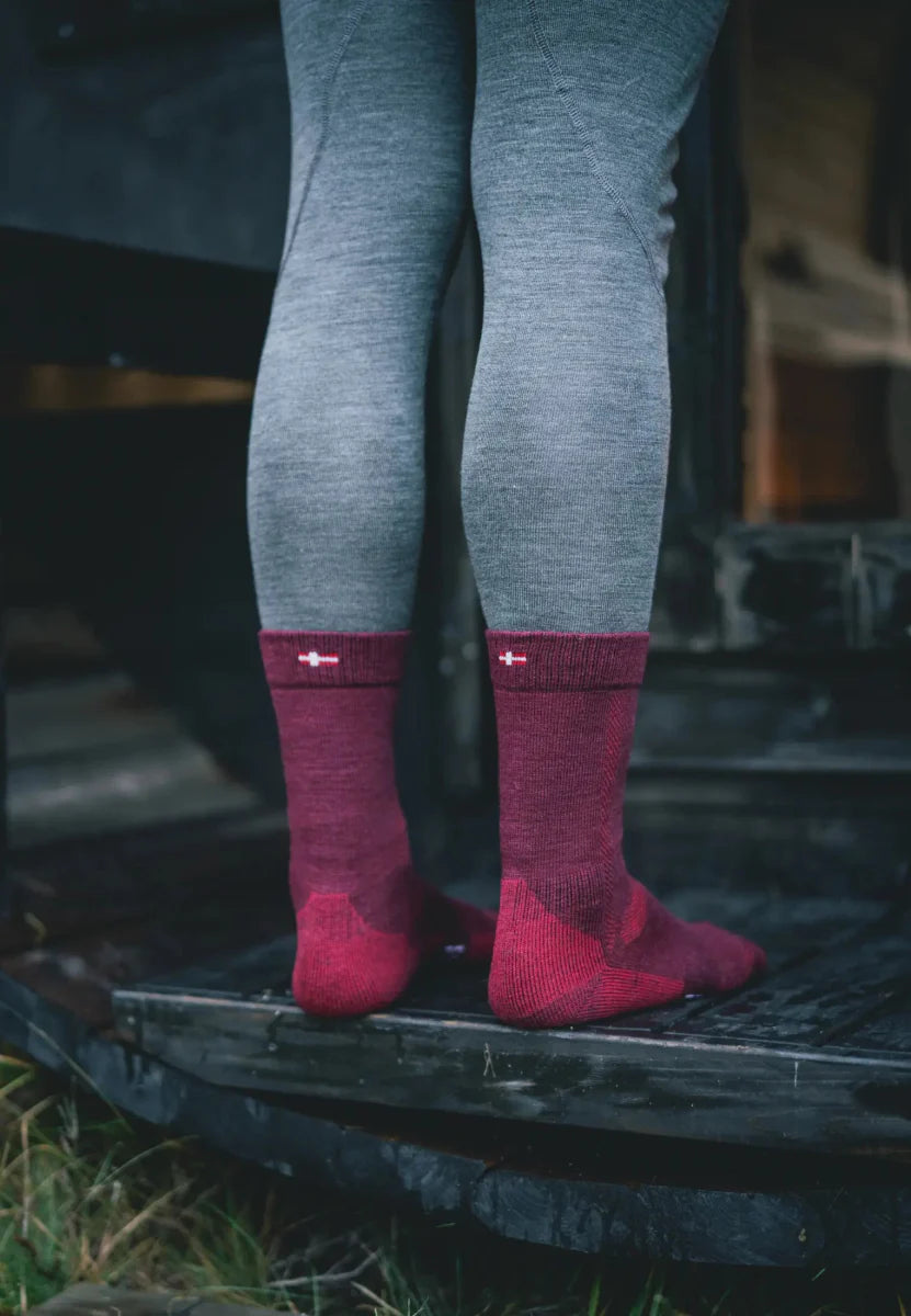 Regnsncox | Merino Wool Blend Hiking Crew Socks for Outdoor Wear